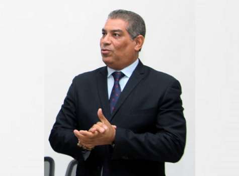 Ministro de Salud, Luis Francisco Sucre. 