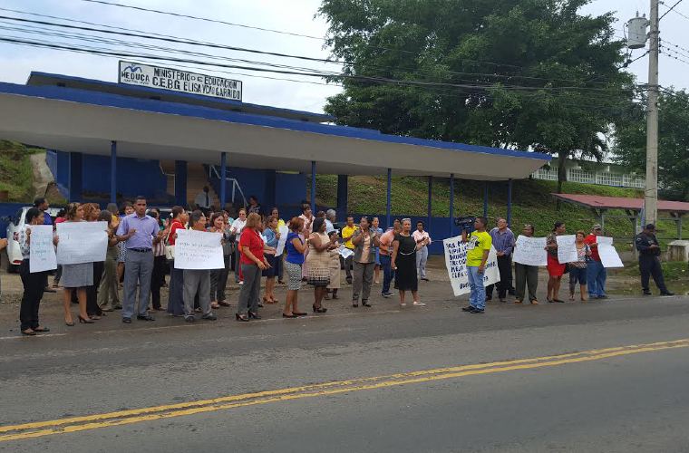Protestan por mal estado del plantel, en el corregimiento de Buena ...