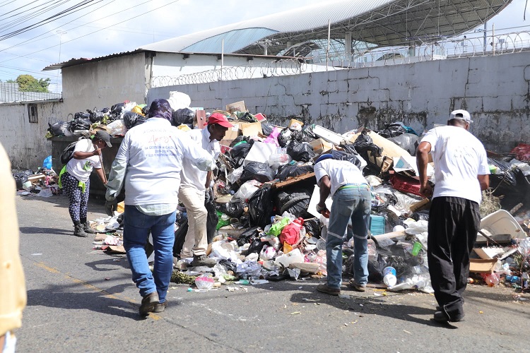 Analizan soluciones a acumulación de basura en San Miguelito | Critica