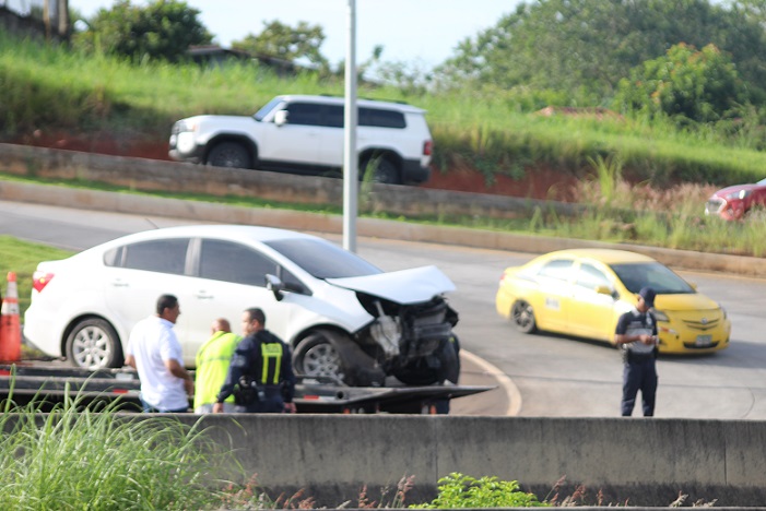 #SucesosCri Será, a través de la investigación de este caso que el personal de Accidentología y de la Dirección Nacional de Operaciones del Tránsito deberán establecer cuál de los tres conductores tuvo la culpa.