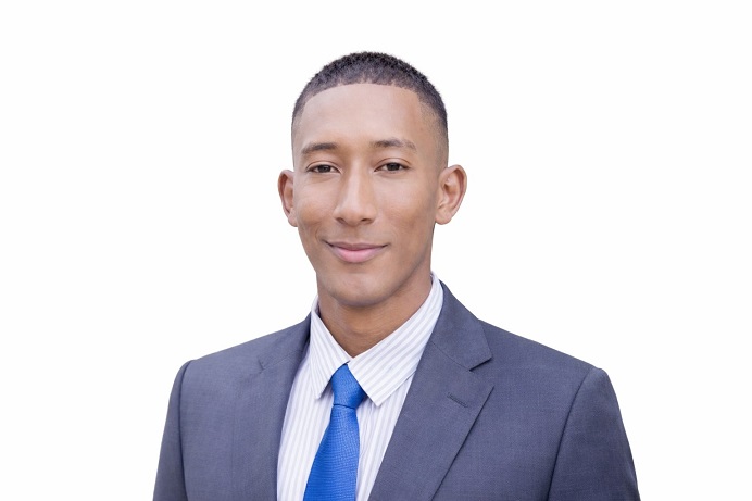 #SucesosCri Fue descrito por su familia como un joven de tez morena, contextura delgada, 1.70 metros de estatura, con una cicatriz en la frente, ojos pequeños, labios delgados y nariz perfilada.