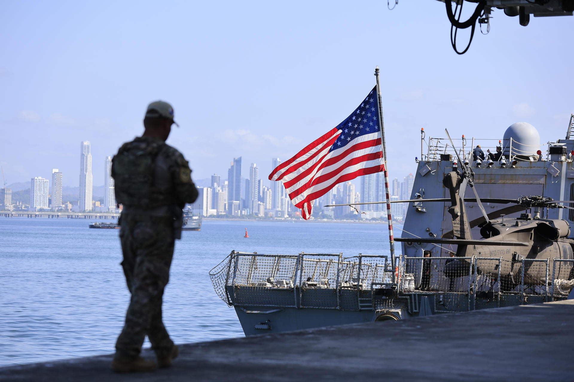 Llega el Nimitz: gigante nuclear se planta en aguas panameñas
La visita forma parte de la cooperación entre Estados Unidos y Panamá para reforzar la seguridad marítima y combatir el crimen transnacional, según informaron autoridades.
