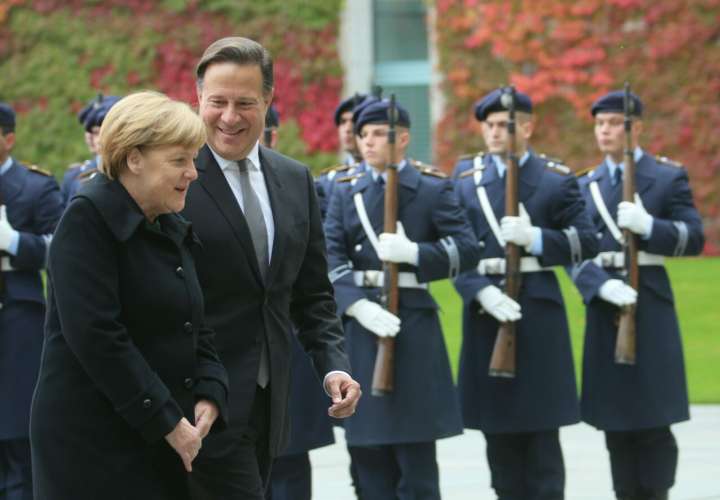 Merkel destaca los pasos "correctos" de Panamá 