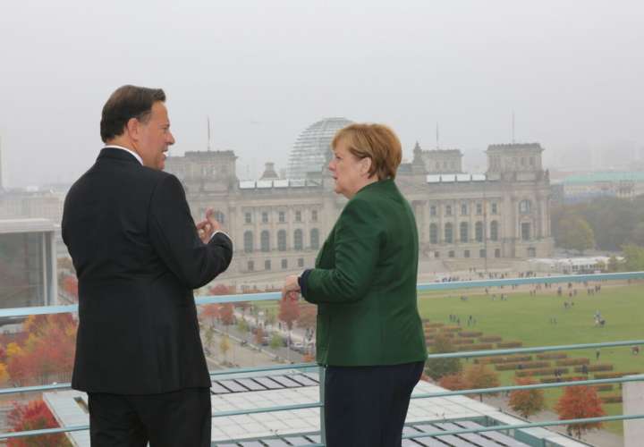 Merkel destaca los pasos "correctos" de Panamá 