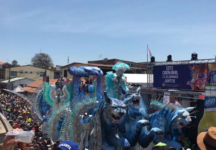 Reinas tableñas no se dejan en segundo día de Carnaval