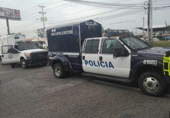 Policías impiden salida de la caravana de transportistas