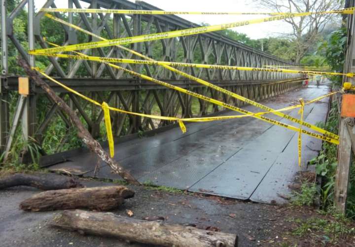 Clausuran puente en Toro Bravo por daños causados por lluvia