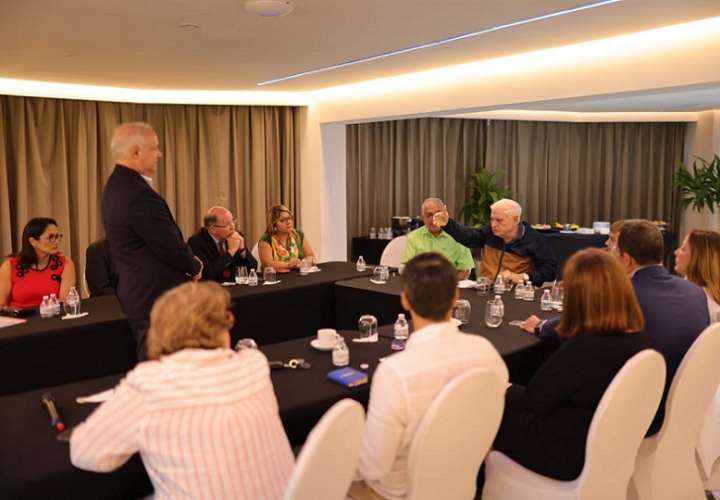 Ricardo Martinelli planteó diversas alternativas y proyectos para atraer la inversión extranjera, para promover Panamá como destino turístico.