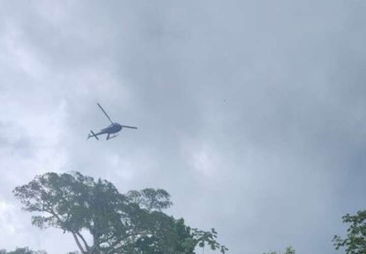 Helicóptero sobrevuela el área donde ocurrió el accidente.