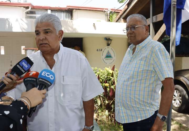 José Raúl Mulino y José Muñoz realizan visita a Ricardo Martinelli.