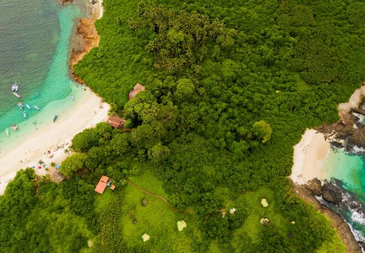 Playas con aguas cristalinas y la visita de isla Iguana.