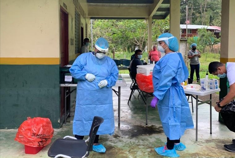 Los Equipos de Respuesta Rápida efectuaron 41 pruebas de detección de #COVID19 en el Puesto de Salud de Ojo de Agua, distrito de Almirante, en Bocas del Toro.