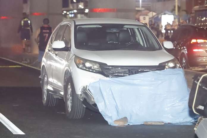 El Cadáver de la víctima terminó debajo del vehículo. Foto: Alexander Santamaría