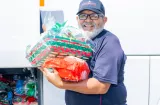 Reparten canastas navideñas a extrabajadores de la mina