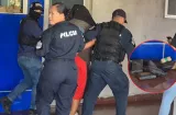 Policía desentierra 13 paquetes de droga en Pesé