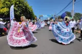 Desfile de las Mil Polleras reúne a miles de personas y dinamiza la economía