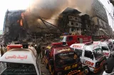  Incendio en un centro comercial de Pakistán deja más de 20 muertos