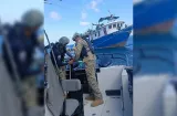 Rescatan bote pesquero a la deriva tras ser arrastrado por la corriente