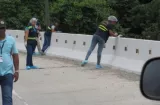 Cadáver putrefacto es encontrado flotando debajo del puente Centenario