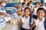 ¡Nada de leche en polvo! Meduca defiende vaso escolar y aclara la licitación