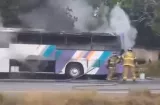 Autobús del Árabe Unido se incendia en plena vía Interamericana 