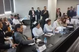 ¡Choque en la Asamblea! Enfermeras y técnicos se tiran por Ley 255