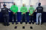Tres trabajadores portuarios capturados en Colón con paquetes de droga 