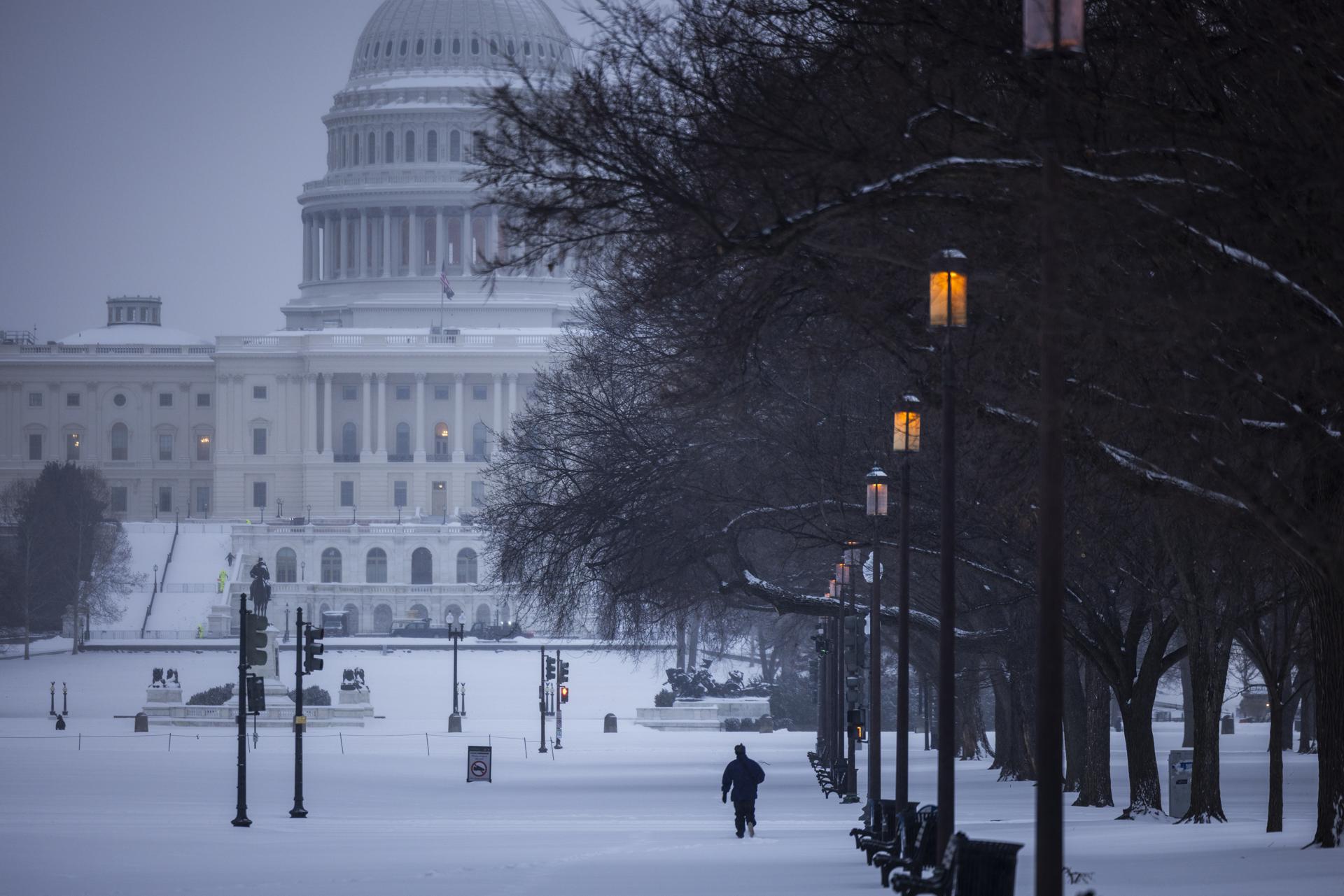 Frío sin piedad: tormenta invernal castiga a 700 mil en EE.UU. 