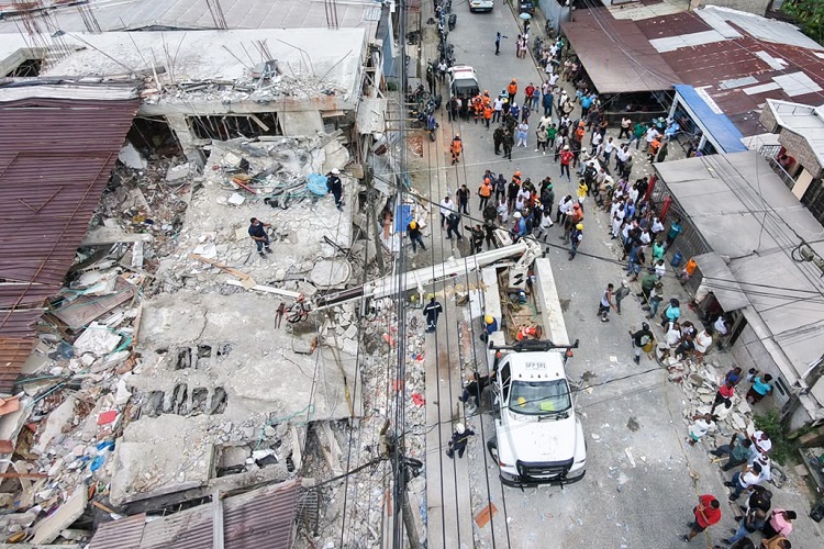 Colombia Terremoto: Rescatistas y ciudadanos buscan sobrevientes en edificios colapsados 