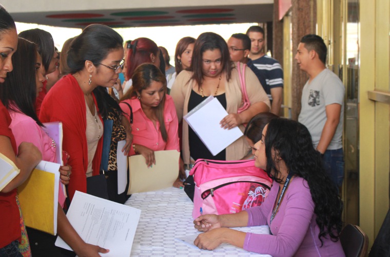 Para los veragüenses que buscan trabajo. Treinta (30) vacantes para el sector comercio ofertarán este jueves, 12 de mayo, la empresa Super Xtra en alianza con la Dirección Regional de Trabajo, en una feria focalizada que se realizará en horario de 9:00 a.m., a 1:00 p.m., en las Oficinas del Mitradel en calle Décima de Santiago.
