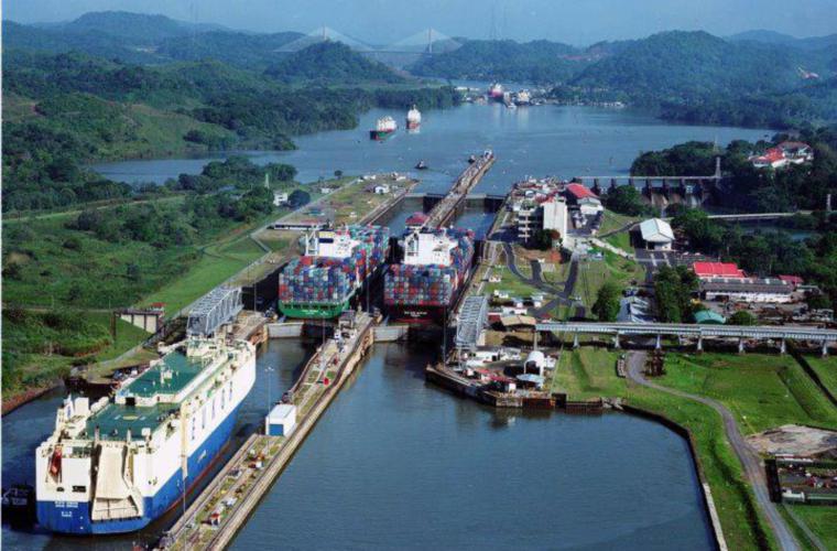 Para la ampliación del Canal de Panamá, puesto que el consorcio GUPC, a cargo de la obra, reportó que ya el tercer juego de esclusas alcanzó la “completa operacionalidad”, lo que significa que ya todo está listo para el acto de inauguración. Ya era hora de que esta obra fuese terminada. ¡Quiero ver ese barco pasar!