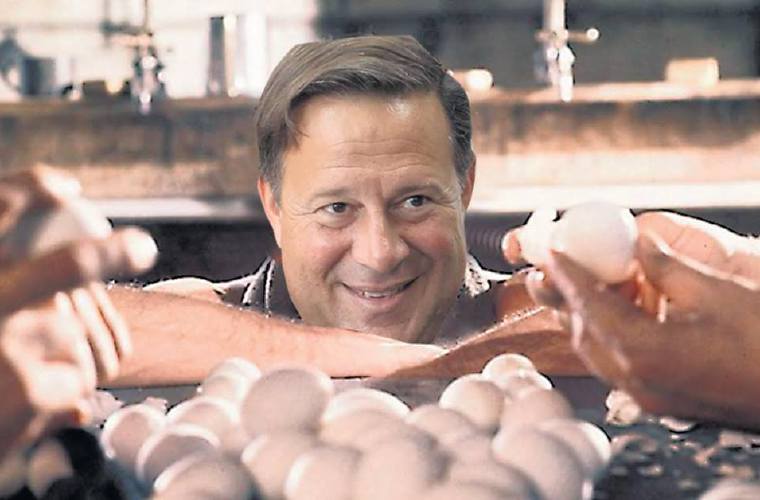 Para el gobierno de Juan Carlos Varela que, a través de personeros, están elevando una “atmósfera” de que cerrarán los diarios del grupo Epasa: “Panamá América”, “Crítica” y “día a día”. Esto después de las publicaciones sobre el Círculo Cero de Varela. Esto demuestra lo que realmente piensan las cabezas de esta administración.