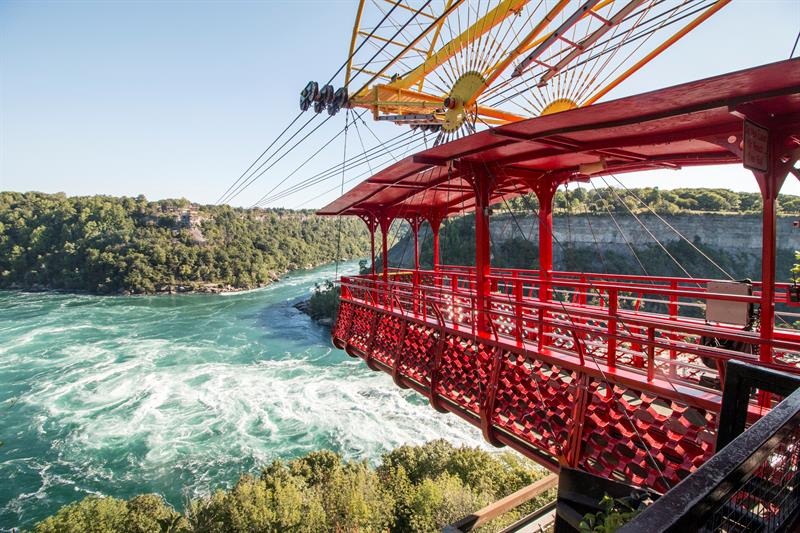 El recorrido es de un kilómetro y permite a los turistas tener una vista sin paralelo del fenómeno.  /  Foto: EFE