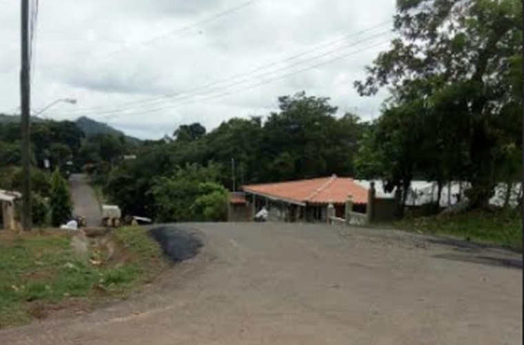 Moradores de la comunidad de Rincón Solano, en La Chorrera, hacen un llamado al representante de Guadalupe y el alcalde para que cumplan sus promesas, ya que desde que fueron elegidos no se han vuelto a ver por este sector donde se requiere el apoyo de las autoridades. Foto Cortesía