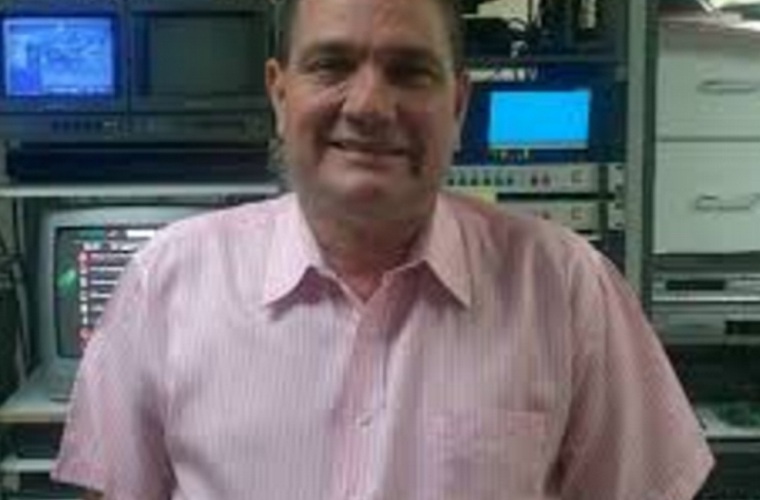 Para el locutor hípico y comunicador Jaime Enrique “Quique” Santos Fernández, quien este domingo será homenajeado en el Hipódromo Presidente Remón con una carrera en su nombre en la quinta de la programación dominical. Felicidades a este doctor de la hípica del cual muchos han aprendido. 