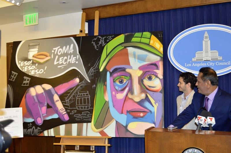 Imagen de la obra del artista angelino Man One que retrata al Chavo del Ocho, durante el evento de la proclamación que declara el 8 de septiembre como el "Día del Chavo del Ocho", en la sede del ayuntamiento en Los Ángeles, California (EE.UU.) / Foto: EFE