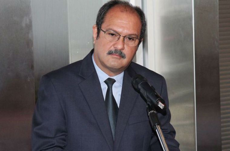 Para Estivenson Girón, director de la Caja de Seguro Social, que parece estar en un estado de negación. Hasta el Tortugón lo está repelando en público y él dice que no fue regaño. Lo cierto es que su administración ha sido la más ineficiente e inepta en los últimos años. ¡El desabastecimiento está a la orden del día!
