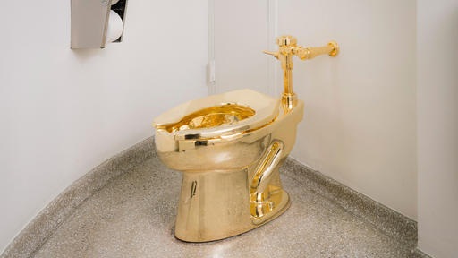 En esta fotografía sin fecha proporcionada por el museo Solomon R. Guggenheim puede apreciarse un retrete de oro de 18 quilates.  /  Foto: AP