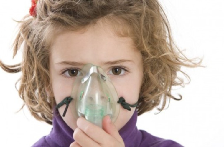 A todas las personas con hijos en edad preescolar porque el llamado virus sincicial está pegando duro entre los más pequeños, y lo prudente es que ante síntomas como de gripe, llevar a los niños al médico. Se han registrado numerosos casos de contagio con este virus en varios hospitales del país. ¡Cuide a sus hijos!