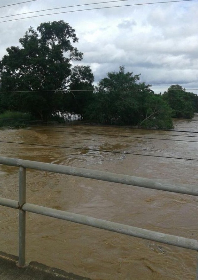 Crecida río La Villa.  /  Foto: WhatsAppCri 