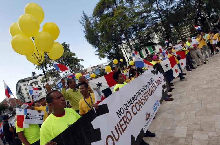 Para nuestros colegas periodistas y para todos los trabajadores del grupo Gese (La Estrella y El Siglo), quienes realizaron ayer una marcha desde el parque Porras hasta el Palacio de las Garzas, exigiendo al Gobierno que se pare firme ante la inclusión injusta de esta empresa en la Lista Clinton.