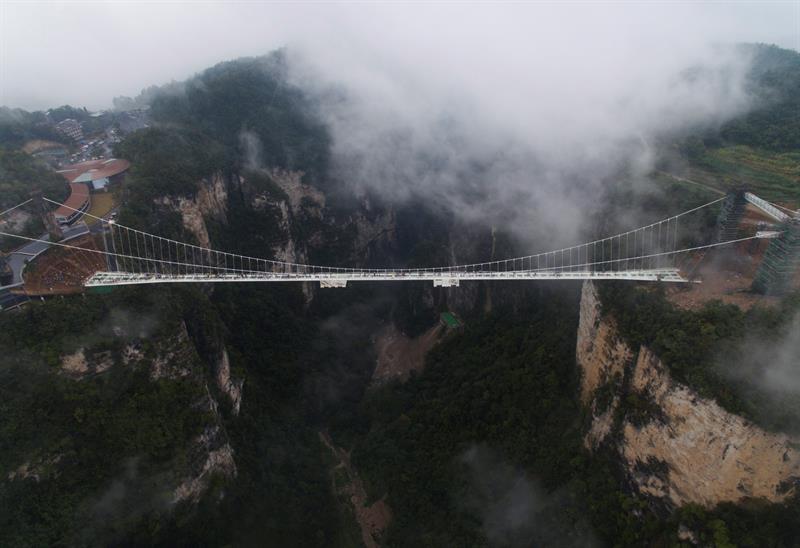 Vista aérea de un puente en la provincia de Hunan, China. EFE/Archivo