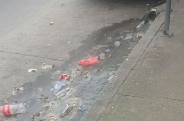 Moradores de la calle Bocas del Toro en El Chorrillo reportan que desde hace años tienen problemas de aguas negras, y las autoridades no resuelven esta problemática.