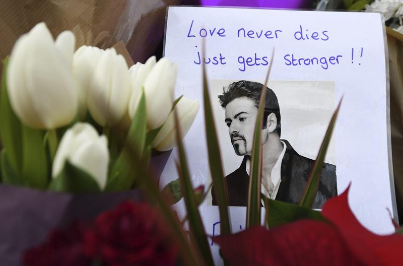 George Michael fue hallado sin vida en su residencia en Goring-on-Thames, población al oeste de Londres, el pasado día 25 de diciembre de 2016.  /  Foto: EFE