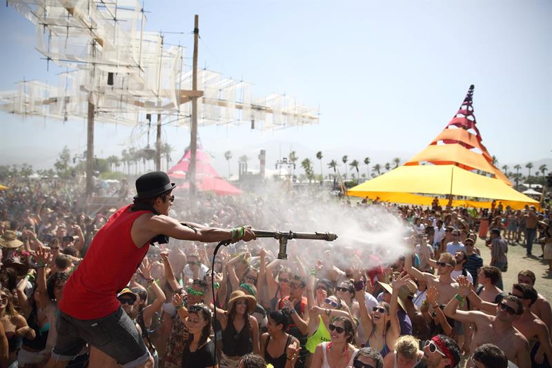 oy el cartel en el que también figuran otros nombres destacados como The XX, Father John Misty, Lorde, Bon Iver, Justice, New Order, The Avalanches y el artista de origen chileno Nicolas Jaar. EFE/Archivo