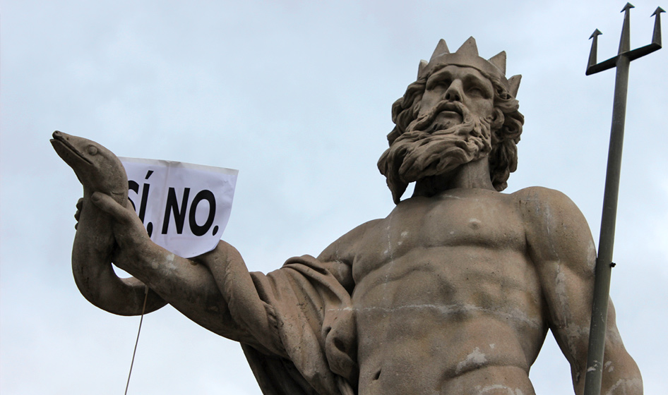 Esta es otra estatua de Neptuno, pero cubierta.