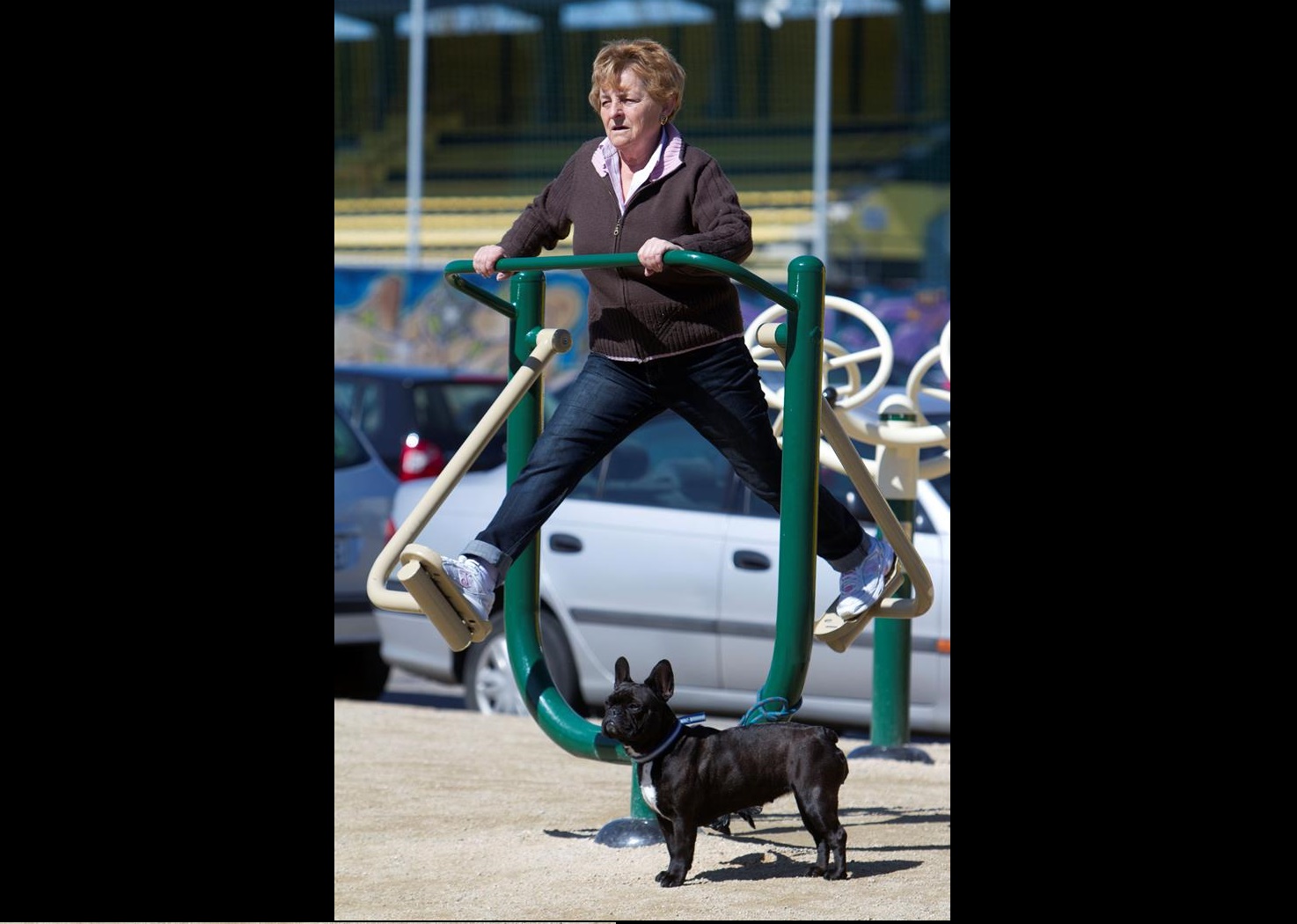 Jubilados haciendo ejercicio en un parque. EFE/Archivo