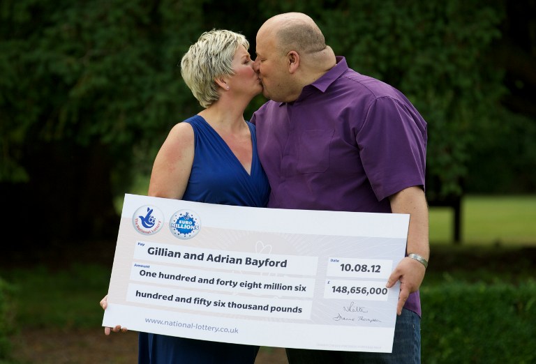 El matrimonio Bayford al ganar la lotería.  / Foto:AFP