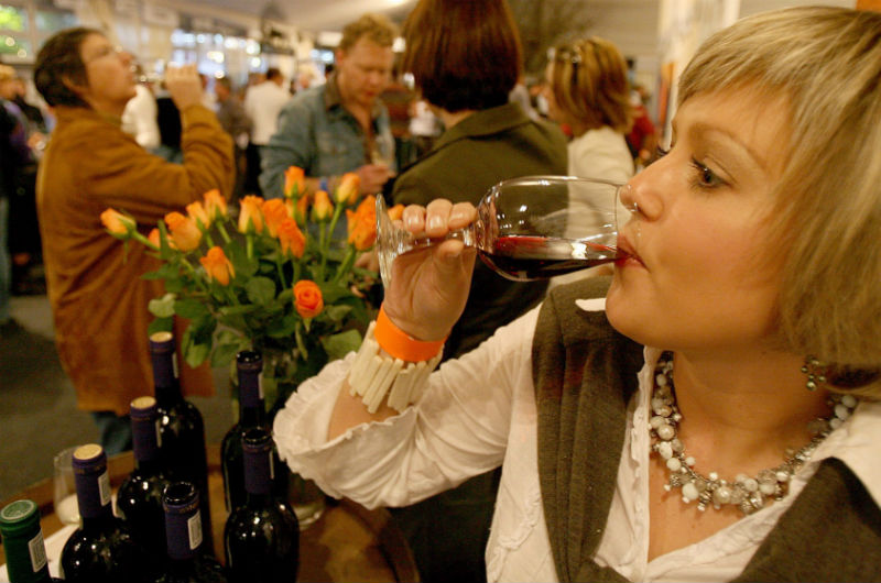 La ingesta exagerada de bebidas alcohólicas puede afectar la salud. /  Foto: EFE
