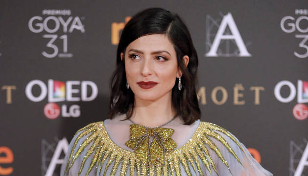   La actriz Bárbara Lennie, a su llegada a la gala de la XXXI edición de los Premios Goya. EFE 